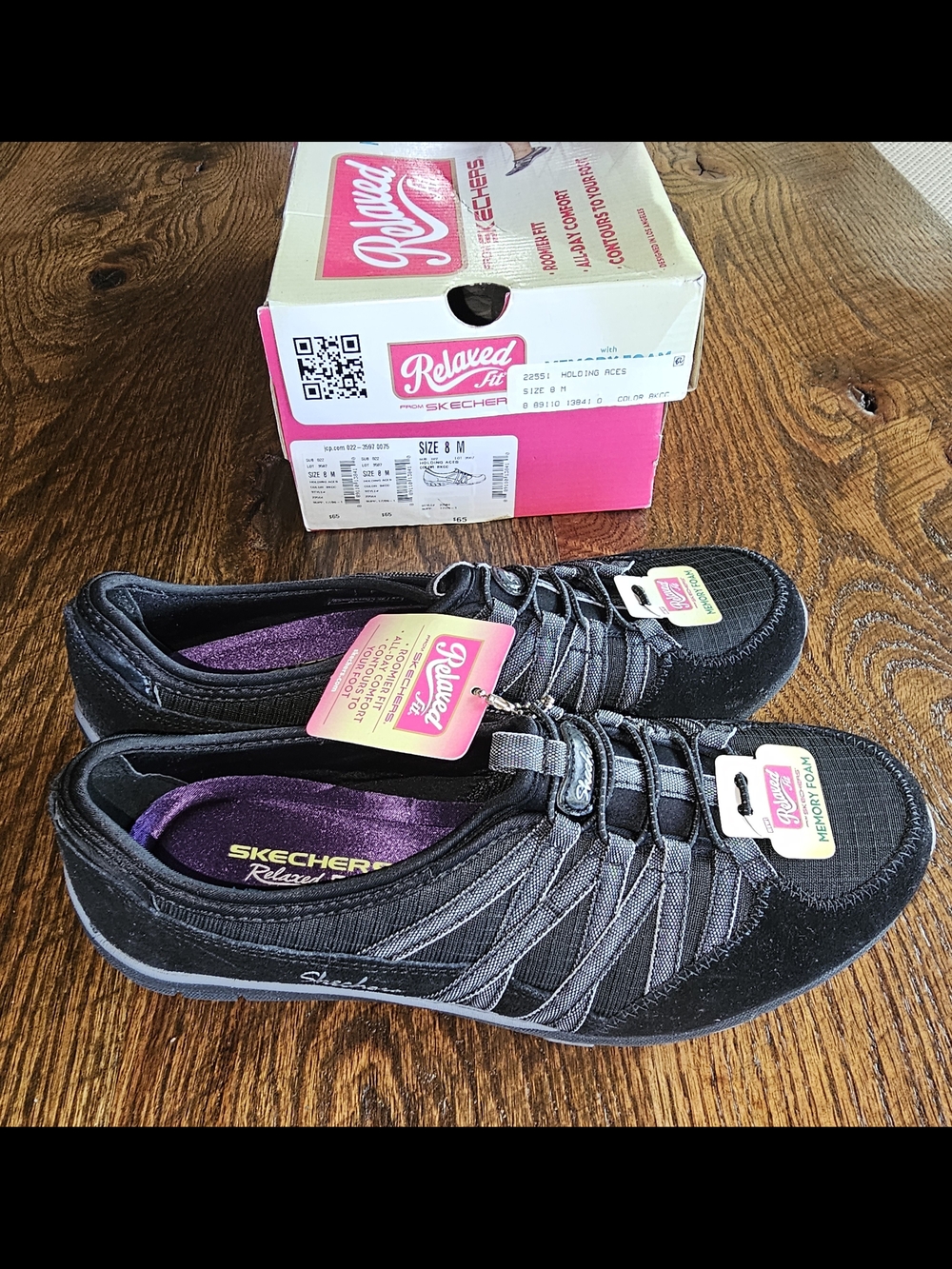 Skechers Relaxed Fit Women's Black Holding Aces Slip-On Sneakers-size 8 NWT
